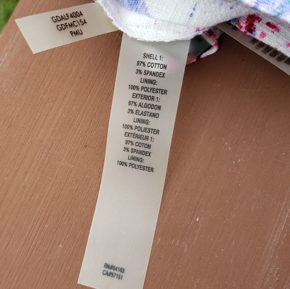 xx GUESS Floral White Abstract Rose Dress Sz 2 EUC - Picture 9 of 11